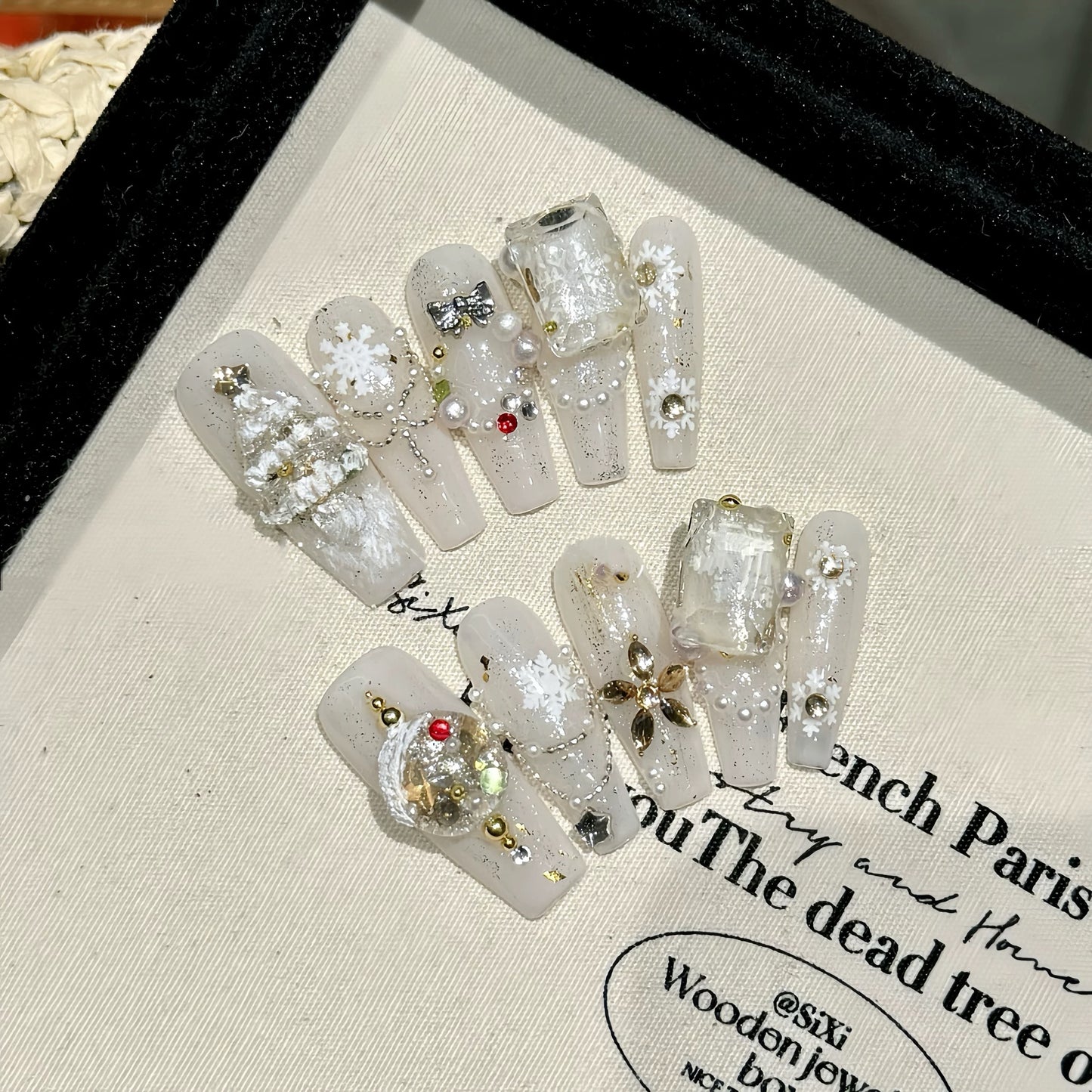 Noel's Delicate Gift