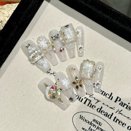 Noel's Delicate Gift